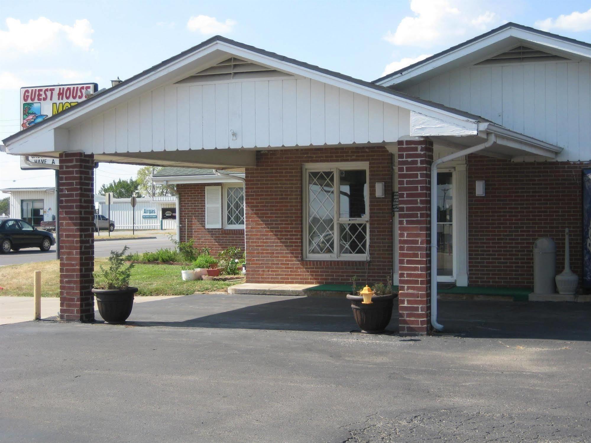 Guest House Motel Chanute Eksteriør billede